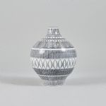 1437 8233 VASE